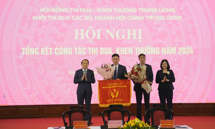 Tiếp tục đẩy mạnh phong trào thi đua, khen thưởng trong Khối thi đua các Bộ, ngành Nội chính Trung ương